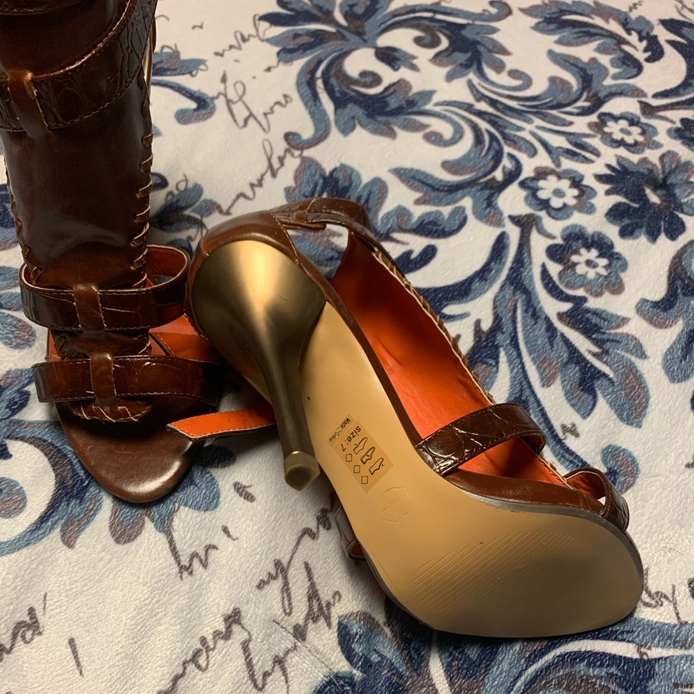 Brown gold heels with double side buckle